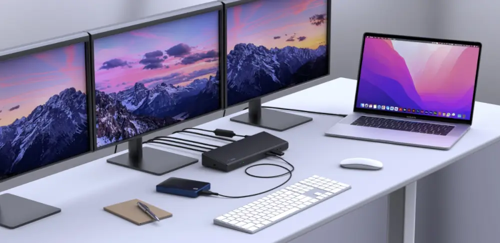 Universal USB-C® Triple Display Dock