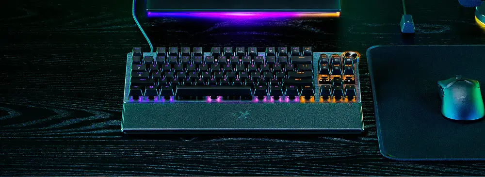 Huntsman V3 PRO Tenkeyless - משענת יד מעור קשיח ומגנטית