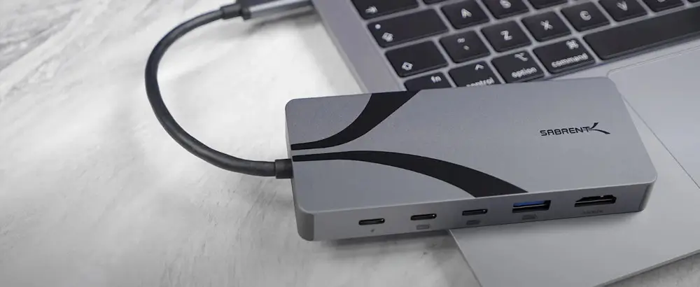 רכזת דגם USB4 Travel Hub מבית Sabrent